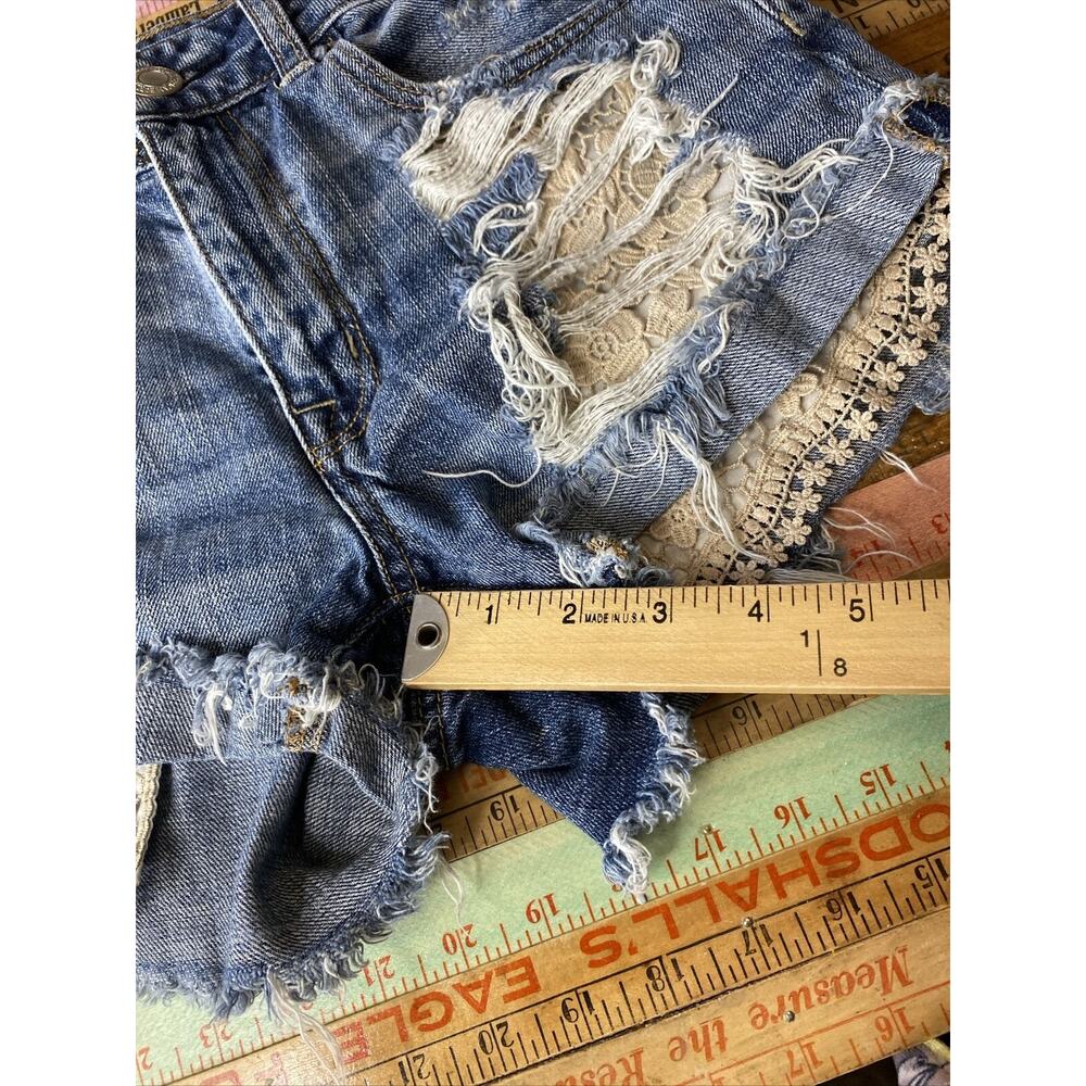 American Eagle Shorts Size 2 Jean cutoff hi-rise Festival denim Crochet Lace - Picture 12 of 13